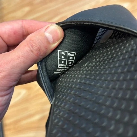 Puma slides - effectively as new condition - worn only once to try on - Picture 5 of 12